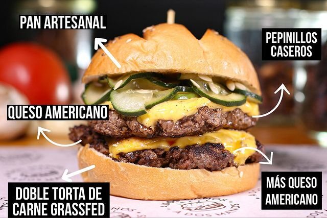 Quesoburguesa doble A Dos Manos