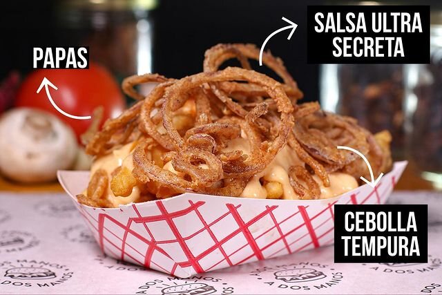 Papas con cebolla tempura y salsa secreta
